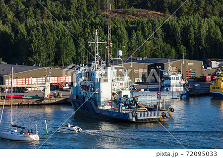 sea tug in modern seaport 72095033