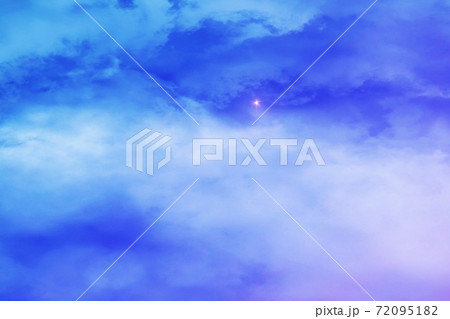 青色の空と星 72095182