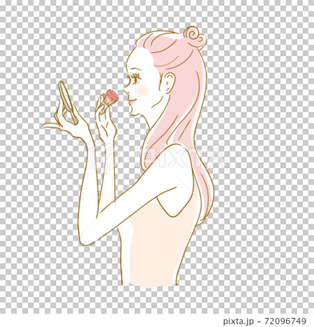 メイク中の女性　チーク 72096749