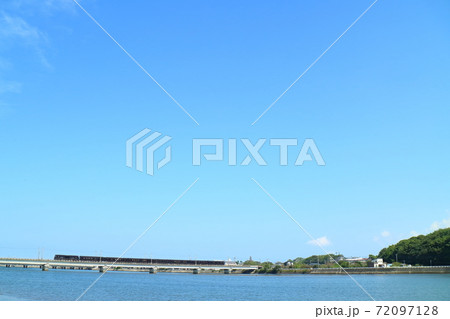 青空とJR九州の豪華寝台列車・ななつ星 青空とJR九州の豪華寝台列車・ななつ星 72097128