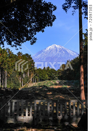 静岡県/ 山宮浅間神社（富士山そのものを御神体とし、数ある浅間神社の中でも最も古いと伝えられる神社） 72097303