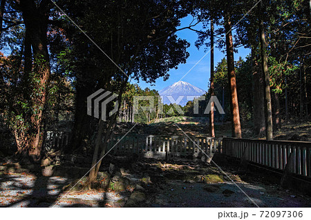 静岡県/ 山宮浅間神社（富士山そのものを御神体とし、数ある浅間神社の中でも最も古いと伝えられる神社） 72097306