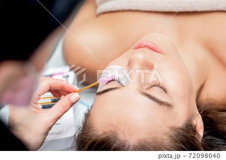 Eyelash extension with brush. 72098040