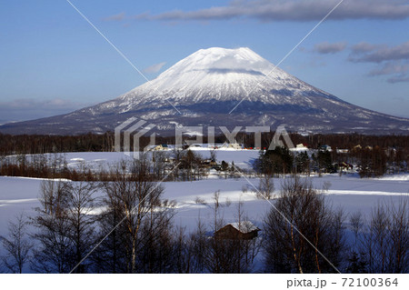 羊蹄山と雪原。2016/2/11 72100364