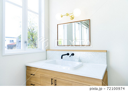 バスルーム 住宅 インテリアイメージ 72100974