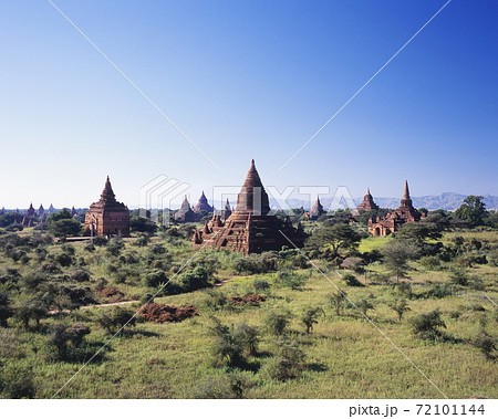 バガン平原の仏教寺院とパゴダ群 72101144