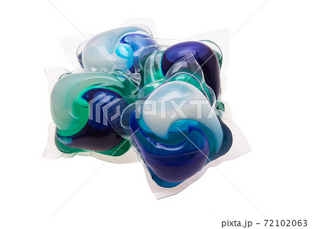 washing capsules isolated 72102063