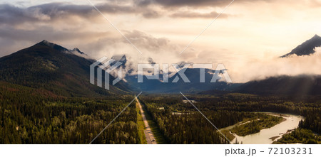 Scenic Road in the Beautiful Canadian Mountain Landscape Scenic Road in the Beautiful Canadian Mountain Landscape 72103231