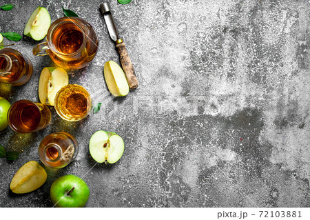 Freshly squeezed Apple juice. Freshly squeezed Apple juice. 72103881