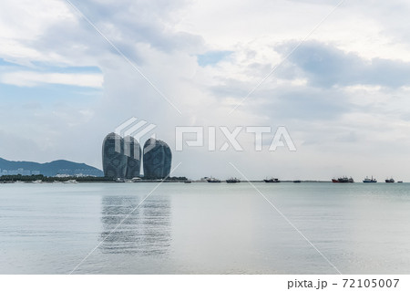 Day view of buildings on Phoenix island in Sanya, Hainan Day view of buildings on Phoenix island in Sanya, Hainan 72105007