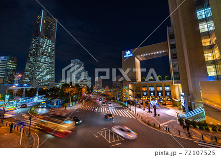 日本の横浜都市景観 コロナ禍・桜木町駅前は再び人影もまばらに…=2020年12月1日 日本の横浜都市景観 コロナ禍・桜木町駅前は再び人影もまばらに…=2020年12月1日 72107525