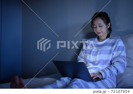 女性の暮らし 72107954