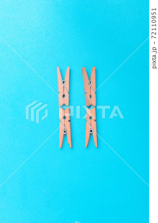 Wooden clothespin 72110951