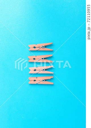 Wooden clothespin 72110955
