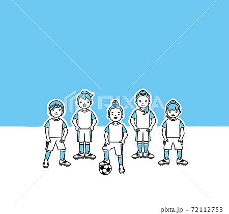 水色のユニホームの女子サッカーチーム 水色背景 イラスト素材のイラスト素材