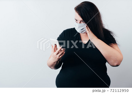 Frustrated scared woman with smart phone Frustrated scared woman with smart phone 72112950