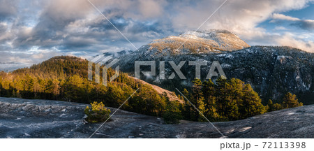 Beautiful Panoramic View of Canadian Nature Landscape 72113398