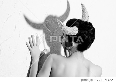 woman with horns 72114372