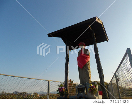 お地蔵さん 72114426