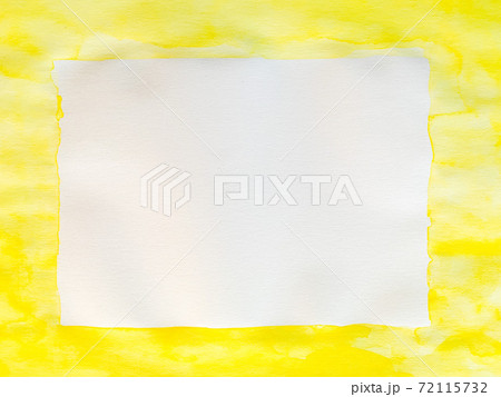 黄色水彩絵具フレーム・白色背景 72115732