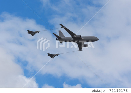イタリア空軍KC-767Aとユーロファイター 72116178