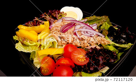 Fresh salad Nice style with Tuna and onions Fresh salad Nice style with Tuna and onions 72117120