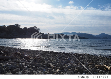 伊豆の朝の海 72117553