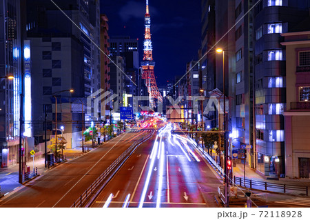 夜の都道301号の交通渋滞 東京タワーの見える夜景【交通イメージ】 夜の都道301号の交通渋滞 東京タワーの見える夜景【交通イメージ】 72118928