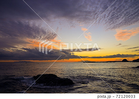 三浦半島の夕焼け 【神奈川県三浦市松輪】高磯 72120033