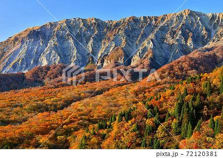 大山の紅葉 大山の紅葉 72120381