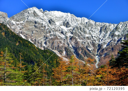 新雪の穂高岳 72120395