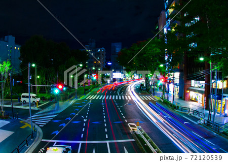 明治通りの交通 MIYASHITA PARK沿いの夜景【都会イメージ】 明治通りの交通 MIYASHITA PARK沿いの夜景【都会イメージ】 72120539