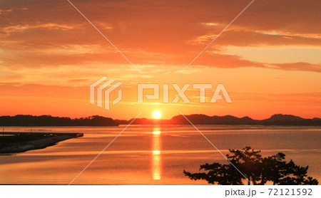 松島の朝日 松島の朝日 72121592