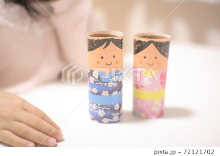 子どもと手作りお雛様 折り紙と紙皿とトイレットペーパーの芯で工作 子どもと手作りお雛様 折り紙と紙皿とトイレットペーパーの芯で工作 72121702