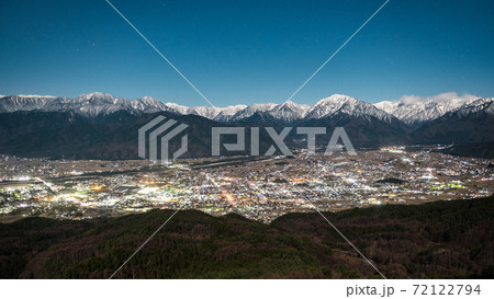 鷹狩山から大町市と北アルプスの夜景(初冬) 鷹狩山から大町市と北アルプスの夜景(初冬) 72122794