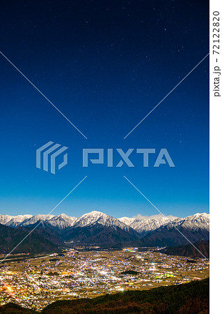 鷹狩山から大町市と北アルプスの夜景(初冬) 鷹狩山から大町市と北アルプスの夜景(初冬) 72122820