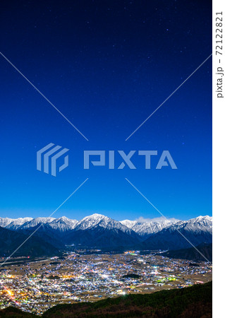 鷹狩山から大町市と北アルプスの夜景(初冬) 鷹狩山から大町市と北アルプスの夜景(初冬) 72122821