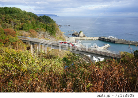 秋の三陸鉄道リアス線 大沢橋梁 秋の三陸鉄道リアス線 大沢橋梁 72123908