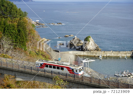 秋の三陸鉄道リアス線 大沢橋梁 秋の三陸鉄道リアス線 大沢橋梁 72123909