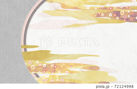 楕円状の和紙を3枚重ねた背景素材_そこに漂う金の雲_桜吹雪【16:9】 72124998