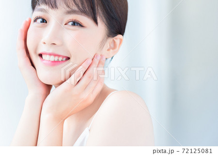 Beautiful woman portrait 72125081
