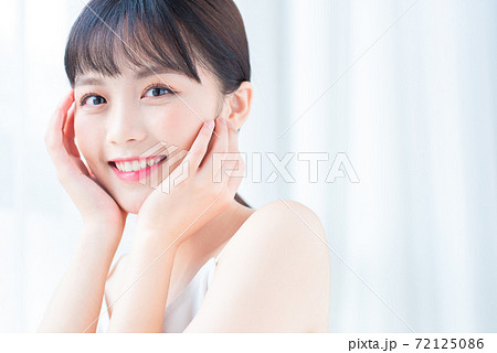 Beautiful woman portrait 72125086