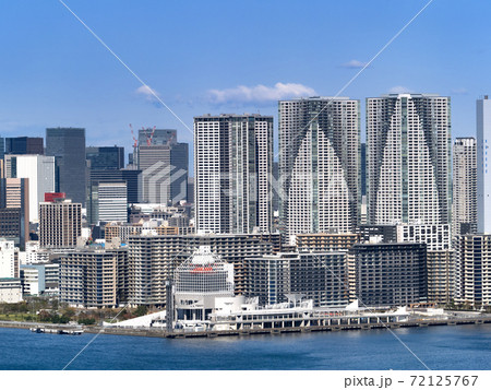 東京都 晴海客船ターミナルと高層マンション街 東京都 晴海客船ターミナルと高層マンション街 72125767