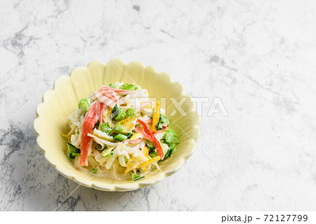 大根とカニカマのサラダ 72127799