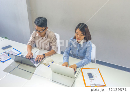 Asian business people working on laptop in the office Asian business people working on laptop in the office 72129371