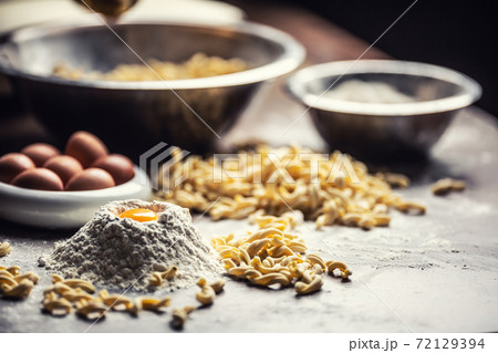Ingredients for an Italian egg pasta including yolk, flour and bowls Ingredients for an Italian egg pasta including yolk, flour and bowls 72129394