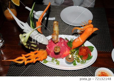 ベトナム、フエ、宮廷料理、細工物、野菜の鳳凰 ベトナム、フエ、宮廷料理、細工物、野菜の鳳凰 72132148