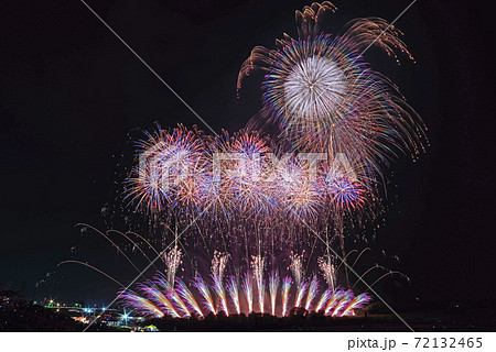常総きぬ川花火大会「紅屋青木煙火店・ミュージックスターマイン」 常総きぬ川花火大会「紅屋青木煙火店・ミュージックスターマイン」 72132465