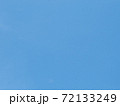 雲ひとつない青空の写真 72133249