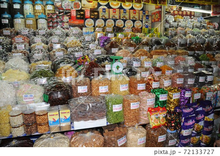 ベトナム、ホーチミン、ベンタイン市場、乾物屋 72133727